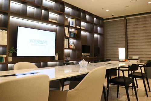 Posezení v ubytování Ramada Encore by Wyndham Busan Station