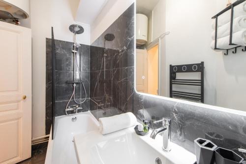 Cozy & Central Fully Equipped Studio 5 min walk to metro, Montparnasse neighbourhood