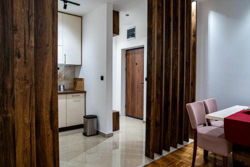 Kuchyň nebo kuchyňský kout v ubytování Brilijant Apartman