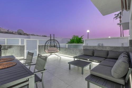 Apartment with heated pool and sea view