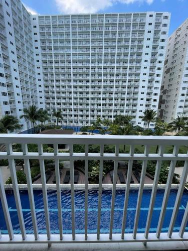 Fotografija u galeriji objekta Shore Residences - Minimalist Unit with Pool View u Manili