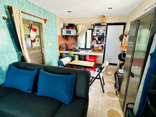a living room with a couch and a kitchen at Apartment Suite Deluxe Isla Mujeres Sea View Vista al Mar in Isla Mujeres
