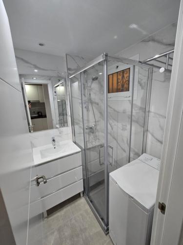 A bathroom at Beautiful Studio in Minerva