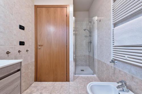 a bathroom with a shower and a sink and a toilet at Perfect home for Venice by train and H-FARM in Quarto dʼAltino