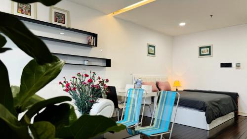 a bedroom with a bed and a table and chairs at SIMI Homes Lancaster 24 Cozy Studio for 4 in Luxury Building with Heated Pool, Fitness and Spa Hanoi Center in Hanoi