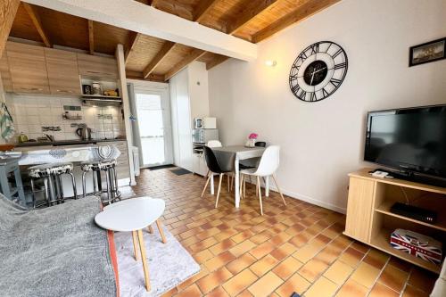 Photo de la galerie de l'établissement Maisonnette tout confort - Jardin -300m des plages, à Guidel