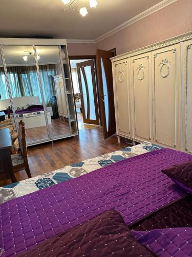 Ένα ή περισσότερα κρεβάτια σε δωμάτιο στο Seaside View Apartment in Baku