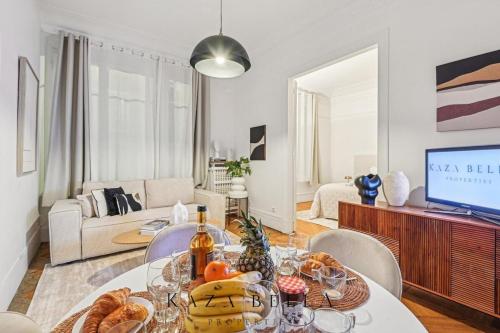 Μια τηλεόραση ή/και κέντρο ψυχαγωγίας στο Nice flat in Neuilly sur Seine