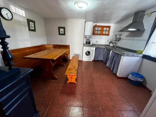Η κουζίνα ή μικρή κουζίνα στο Casa Lula 2 Pendueles Llanes