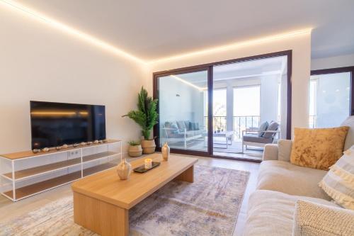 MARBELLA BANUS SUITES - Harbour Seafront Apartment photo 2