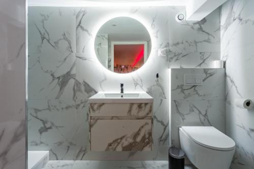 a bathroom with a sink and a mirror at Strasbourg Hyper centre in Strasbourg