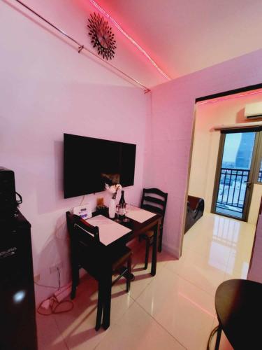 Televisor o centre d'entreteniment de Mavic Staycation