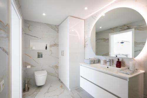 Koupelna v ubytování Villa Manuelina - Villa luxuosa com piscina aquecida by DolceStay