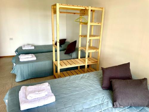 Postel nebo postele na pokoji v ubytování Cabaña frente a las dunas, a 5 minutos de Mundo Marino y Termas Marinas