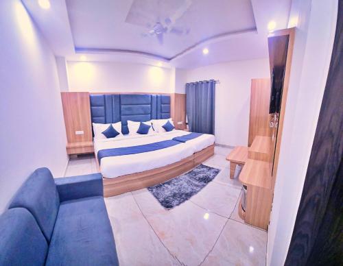 a bedroom with a bed and a couch at Hotel The Katra Avenue in Katra