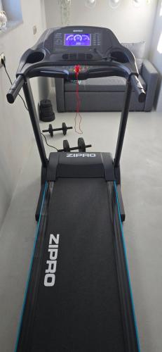 a treadmill sitting on top of a table at Jagodowy Ski&Spa DeLux apartamenty z widokiem na góry,4km od Zieleniec Ski Arena Podgrzewany basen zewnętrzny latem,bilard,Wi-Fi w cenie Restauracja,balia,sauna na miejscu in Lasowka