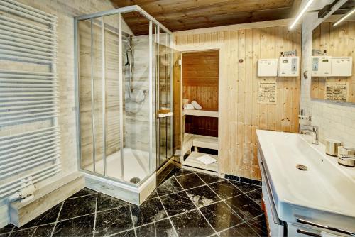 Koupelna v ubytování Chalet Dacha mit finnischer Sauna