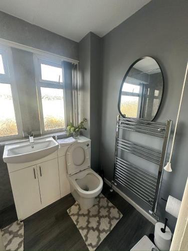 Koupelna v ubytování Sark drive Serenity-Cosy 3BR House in Birmingham