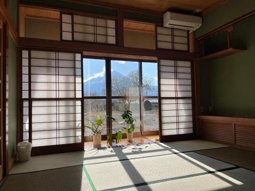 FujiAlpes 富士山を望む貸切宿 駅近 プロジェクター完備 最大13名