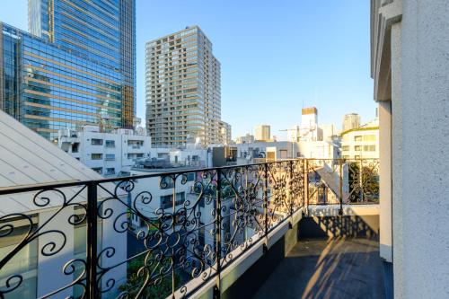 Roppongi House by U