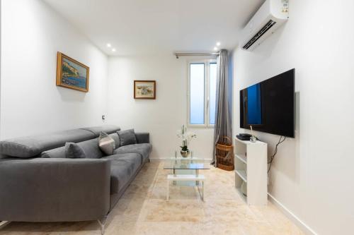 1-Br Apartment with AC in the Heart of Cannes
