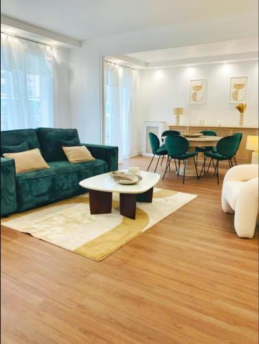 Gare du Nord - Large renovated apartment
