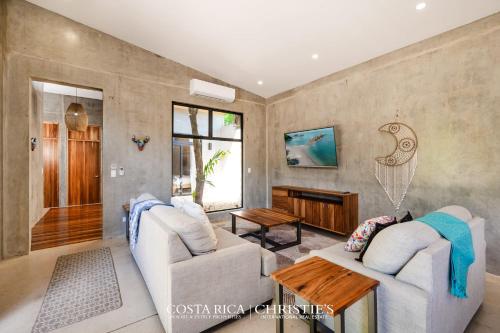 Ruang duduk di Steps to the Main Surf Break - 6 Bedroom Villa