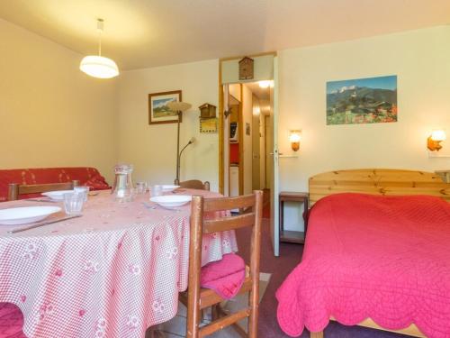 Photo de la galerie de l'établissement Appartement cosy · Proche centre & télécabine · Balcon exposé sud - FR-1-181-2521, à La Plagne Tarentaise