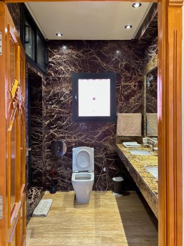 Un baño de Villa Caprice Palace au centre-ville