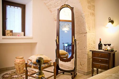 a dressing room with a mirror and a dresser at Trulli Magravì - Apparthotel in Alberobello