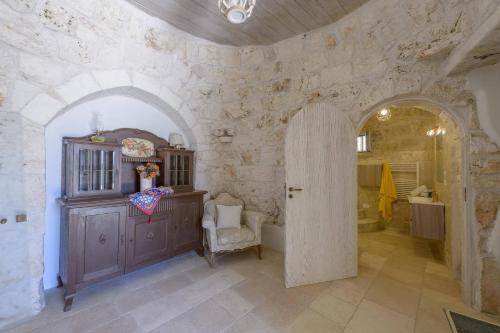 A bathroom at Villa Angelo by Villa Plus