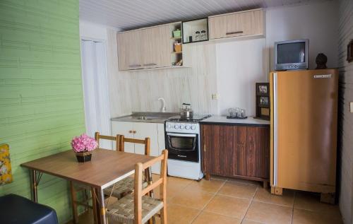 Η κουζίνα ή μικρή κουζίνα στο Residencial Solar Três