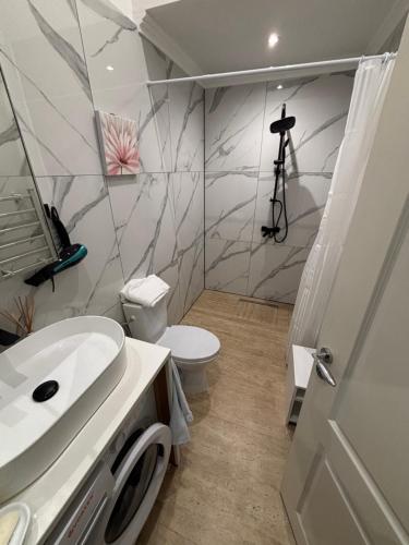 Ένα μπάνιο στο Benny & Bella Apartman City