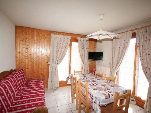 Postel nebo postele na pokoji v ubytování Appartement 3 pièces avec parking et WIFI, proche télécabine à Châtel - FR-1-676-128