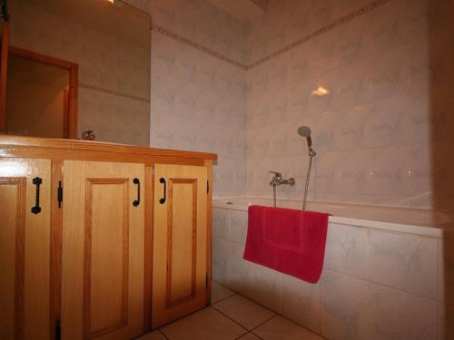 Koupelna v ubytování Confortable appartement 5 pièces avec WiFi et parking, 4 ch, près des remontées à Châtel - FR-1-676-138