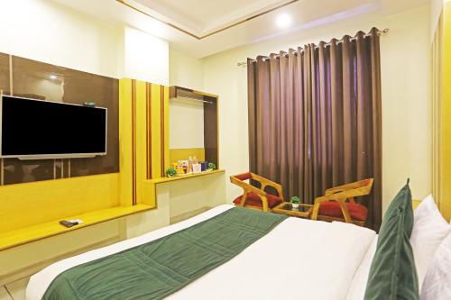 a hotel room with a bed and a flat screen tv at Hotel Aman Imperial Just a Minute Away From New Delhi Railway Station and Connaught place in New Delhi