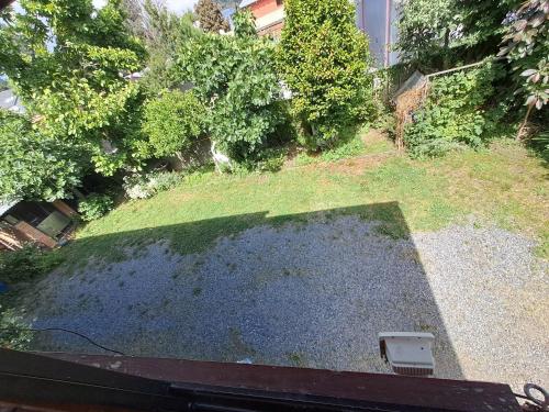 an aerial view of a yard withgrass and trees at Hotel los maitenes in Pucón