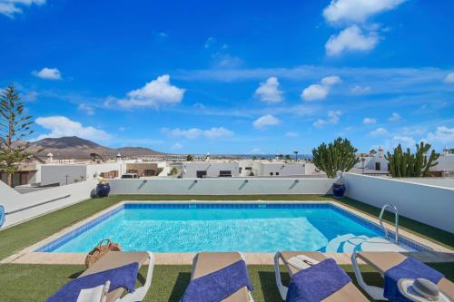 Villa Vino, Los Altos - Heated Pool, AC, Panorama Sea Views