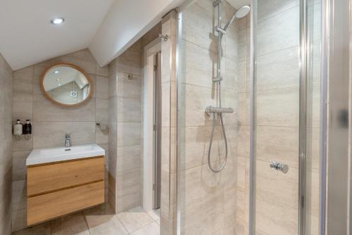 Ένα μπάνιο στο Moat House Penthouse Suite 6