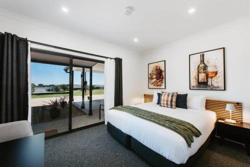 Katil atau katil-katil dalam bilik di Mudgee House - Grand Serenity for Gather & Play