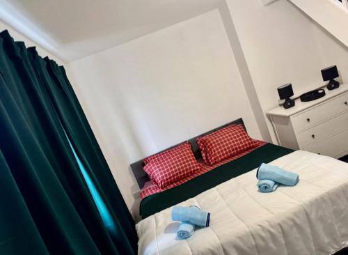 a bedroom with two blue pillows on a bed at London House near Greenwich, Free Parking, Free WIFI in London