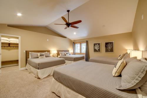 Katil atau katil-katil dalam bilik di 4 Mi to Ski Mt Rose Sleek Reno-Lake Tahoe Home