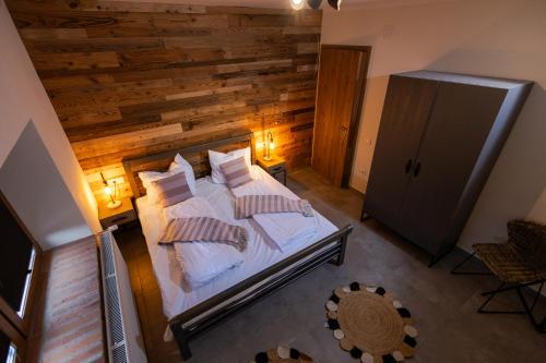 Ένα ή περισσότερα κρεβάτια σε δωμάτιο στο Casa Transilvania - Pool & Sauna