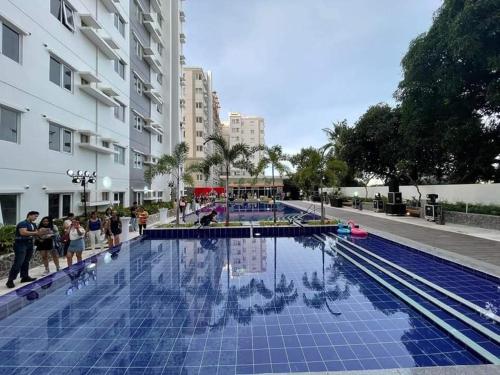 Kolam renang di atau dekat dengan Condo Unit in Cebu City Studio Type Loft Bed