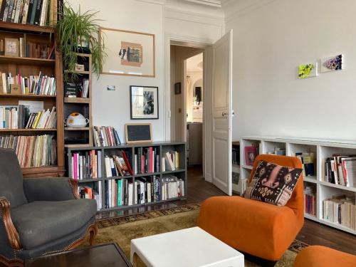 Luminous and inspiring arty home
