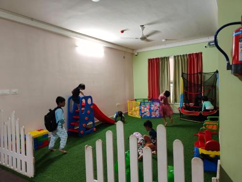 Huéspedes de Spacious 3 BHK on high flr with Sunset , Lake View