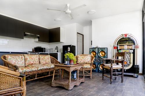 a living room with a couch and a table at Casa Maqui in Santa Cruz