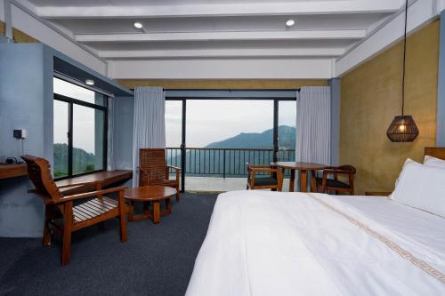 a hotel room with a bed and a large window at Kelvin Eco Resort in Dedugala