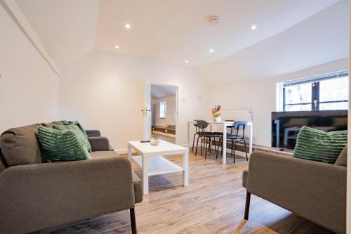 a living room with two chairs and a table at Uxbridge Home 1 bed flat in Uxbridge