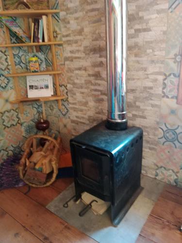 a stove in a room with a brick wall at Rústica Futaleufú in Futaleufú